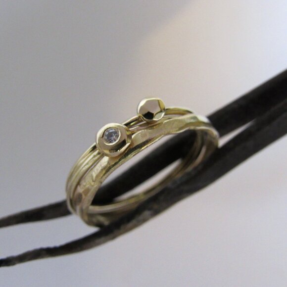 Gold rings. Combination 14k yellow gold rings. 1 with diamond 2. Gold bands - Picture 4 of 8